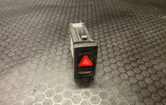 Volkswagen PASSAT B5 Hazard light switch 3B0953235D