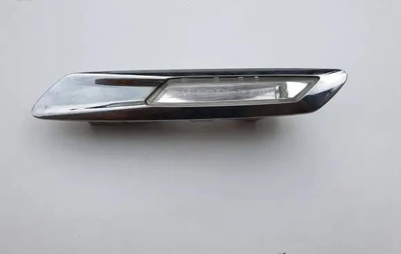 BMW 5 F10 F11 Front fender indicator light 7154170 01038702 7154168