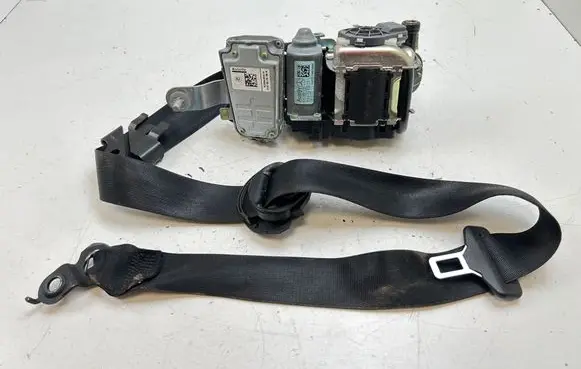 Mercedes-Benz E W212 Front seatbelt 610035800D