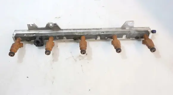 Volvo XC90 Fuel main line pipe