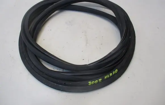 Peugeot 3008 I Trunk rubber seal (body) 