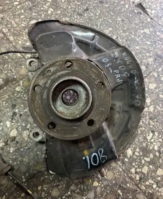 Volvo XC70 Front wheel hub