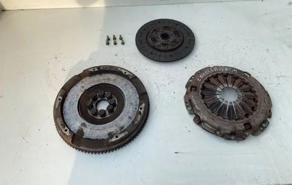 Toyota Corolla Verso E121 Clutch set kit 12240
