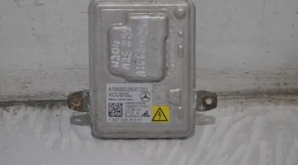 Mercedes-Benz C W204 Headlight ballast module Xenon A1669002800 130732931201 10EEG110011