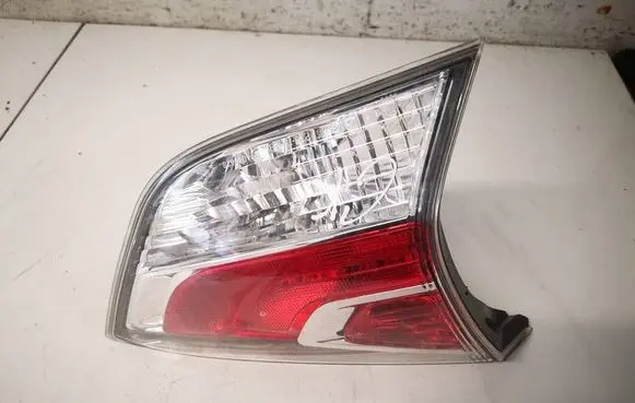 Nissan X-Trail T32 Tailgate rear/tail lights 