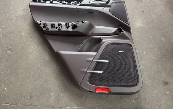 Porsche Cayenne (92A) Coupe rear side trim panel 
