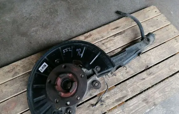 Volkswagen Touareg II Front wheel hub 7P6407246A