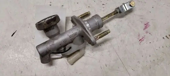 Nissan Almera N16 Master brake cylinder