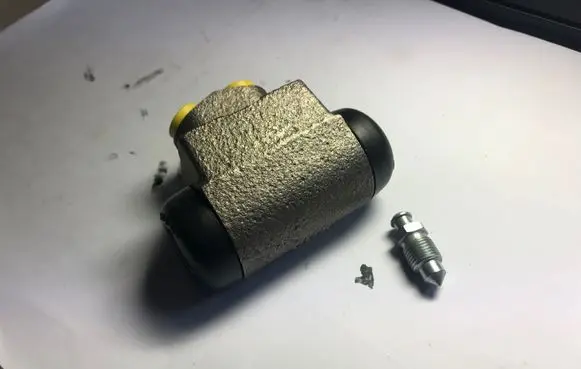 Ford Escort Rear brake cylinder 4258