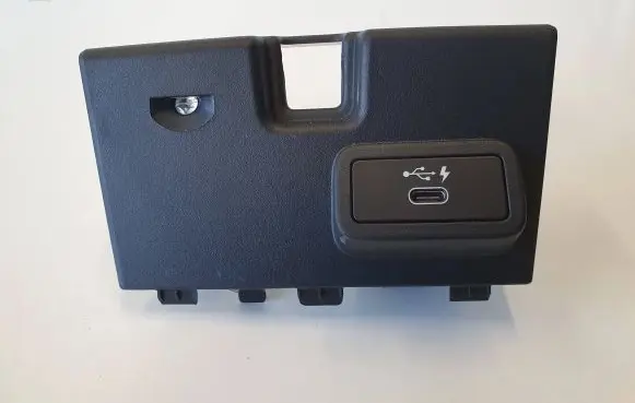 BMW 3 G20 G21 USB socket connector 6807232 8711939 584507