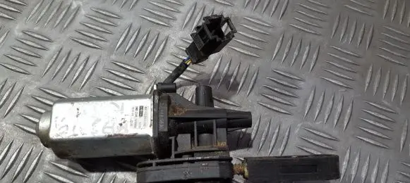 Volkswagen Phaeton Seat adjustment motor 83110345100 120098