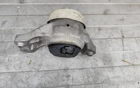 Mercedes-Benz C W206 Engine mounting bracket A2062400701