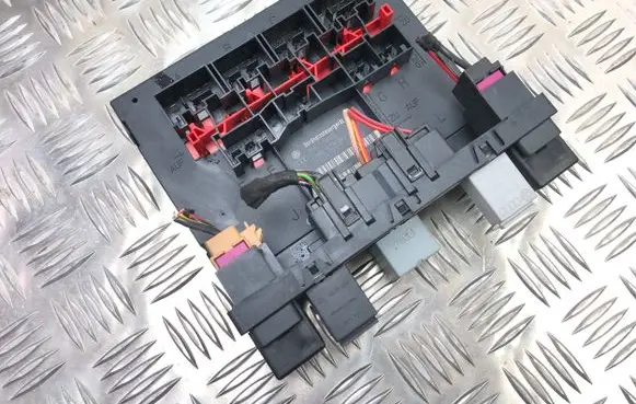 Volkswagen Golf V Other control units/modules 3C8937049F