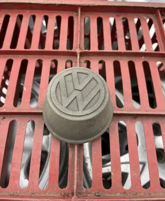 Volkswagen Golf I Original wheel cap 321601171A