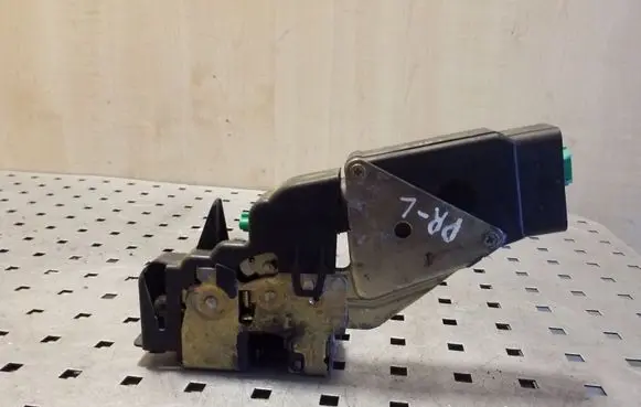 Volvo S40, V40 Front door lock