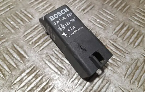 Audi A3 S3 8P Glow plug pre-heat relay 038907281D