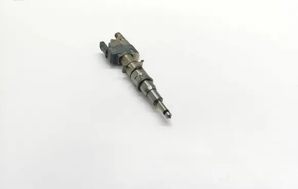 BMW 5 E60 E61 Fuel injector 7589048 758904811 13537589048