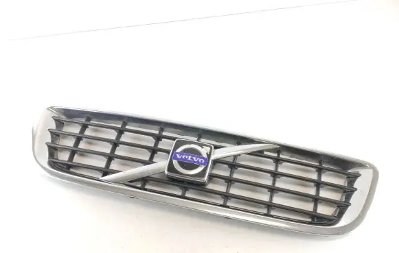 Volvo V50 Front bumper upper radiator grill 30744915 30744914 30744916
