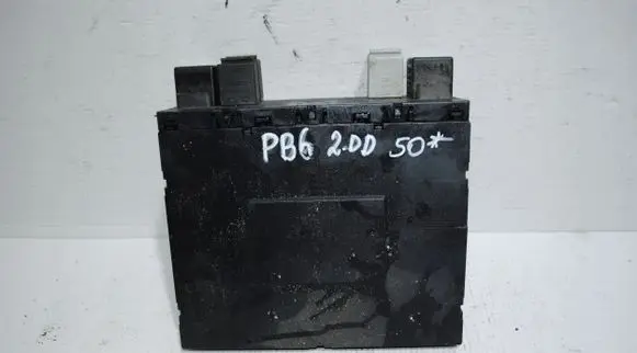 Volkswagen PASSAT B6 Fuse module 3C0937049H