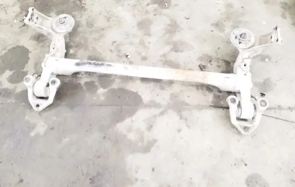 Opel Astra H Rear axle beam 