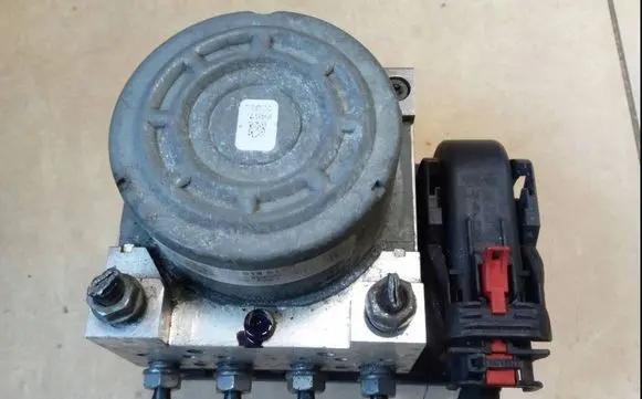 Volkswagen Golf VII ABS Pump 5Q0907379A 5Q0614517 NE52918