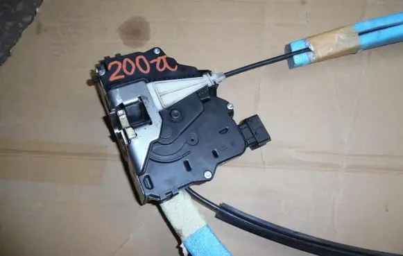 Citroen Jumper Sliding door lock 1361339080