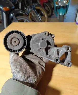 Seat Alhambra (Mk1) Generator/alternator belt tensioner 038903315F