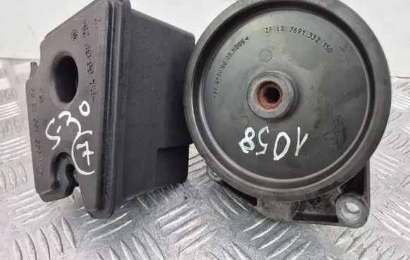 Mercedes-Benz C W204 Power steering pump A0054669501 7695955135