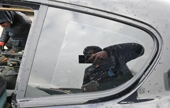 Ford Fiesta Side middle window/glass 