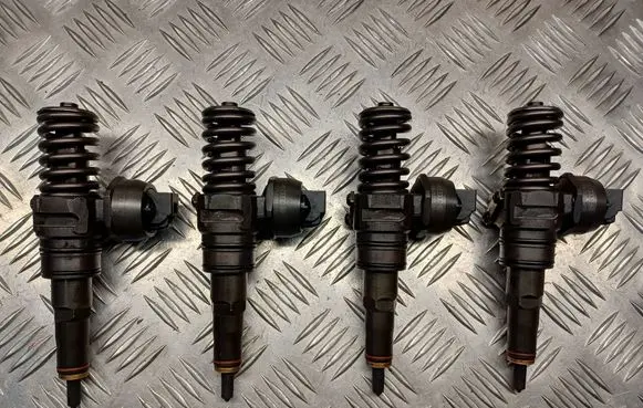Volkswagen Golf Plus Fuel injectors set 038130073AG 0414720215