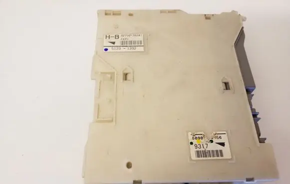 Lexus GS 300 350 430 450H Fuse module 8275030281 51231392