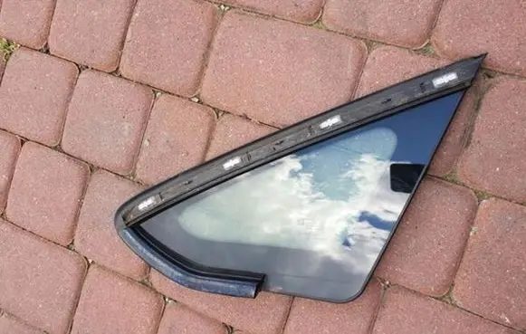 Opel Astra J Front triangle window/glass 21TYS