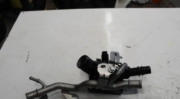 Renault Austral Thermostat housing 110611151R