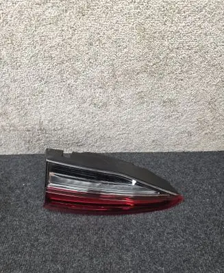 Tailgate rear/tail lights