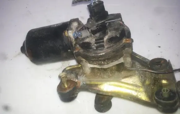 Mazda 626 Wiper motor