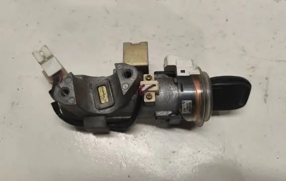 Subaru Legacy Ignition lock X1T25971 88215AG060