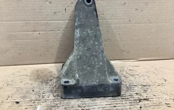 Mercedes-Benz C W203 Engine mounting bracket A1112231604