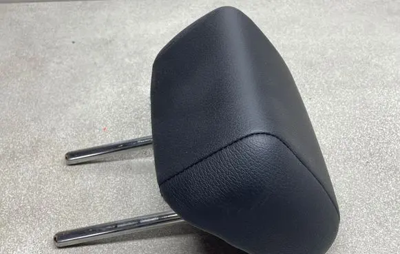 Opel Astra J Rear seat headrest