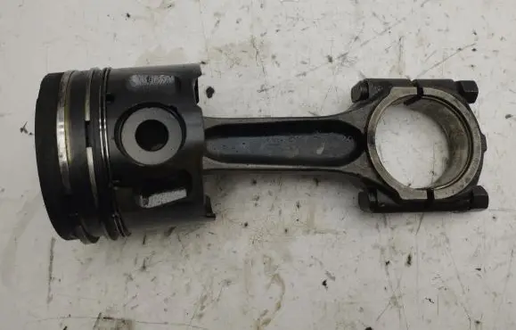 Peugeot 508 Piston with connecting rod