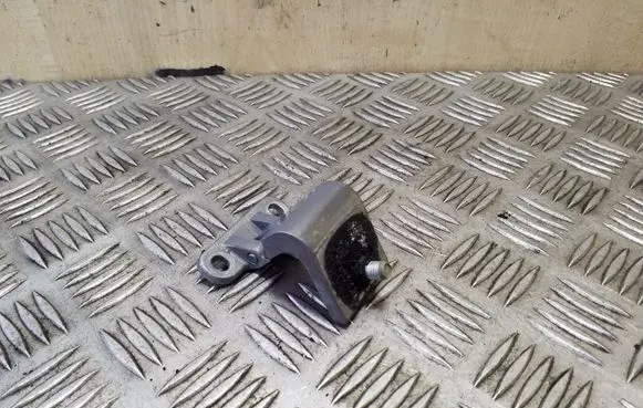 Tailgate/trunk/boot hinge