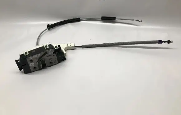 Mercedes-Benz C W204 Front door lock A2047203035