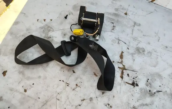 Volkswagen Caddy Front seatbelt 33014052