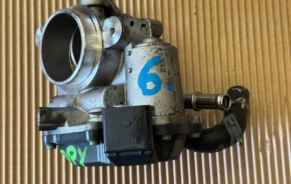 Volkswagen Golf Sportsvan Throttle valve 04L128063T A2C94859900