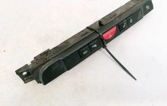 Land Rover Discovery 3 - LR3 Hazard light switch 8H2213D734BA 8H22-13D734-BA