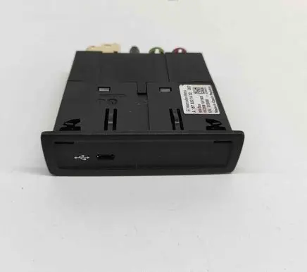 Mercedes-Benz GLE W167 USB socket connector A1678201402