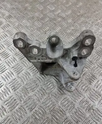 Land Rover Evoque II Engine mount bracket K8D26P096AA