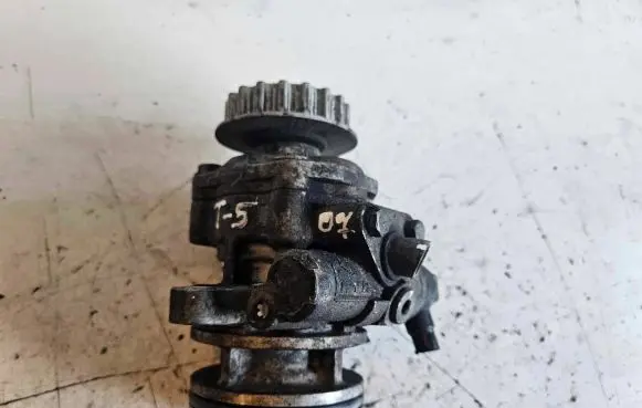 Volkswagen Transporter - Caravelle T5 Power steering pump 7H0422153A