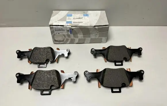 BMW 5 G30 G31 G38 Brake pads (front) 6883469 6875396