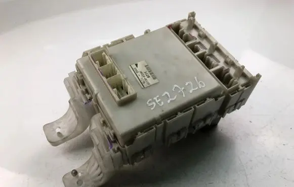 Toyota Prius (XW30) Fuse box set 8273047290