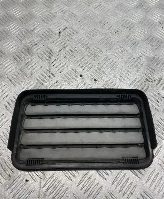 Nissan Navara D23 Quarter panel pressure vent 768044JG0D